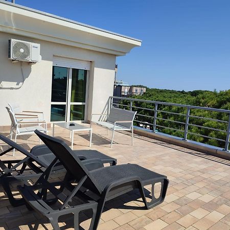 Hotel Alisei Lignano Sabbiadoro Esterno foto