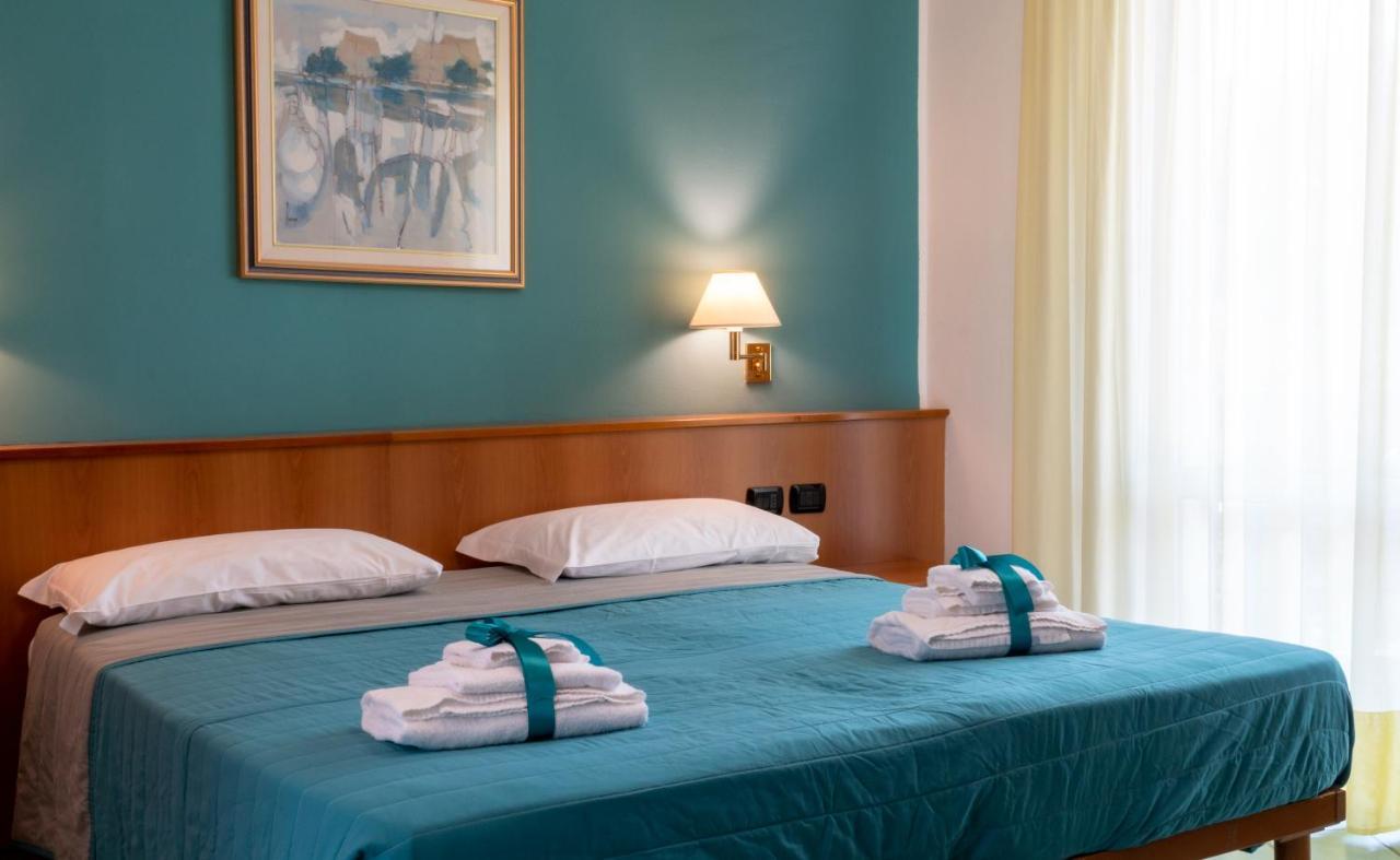 Hotel Alisei Lignano Sabbiadoro Esterno foto