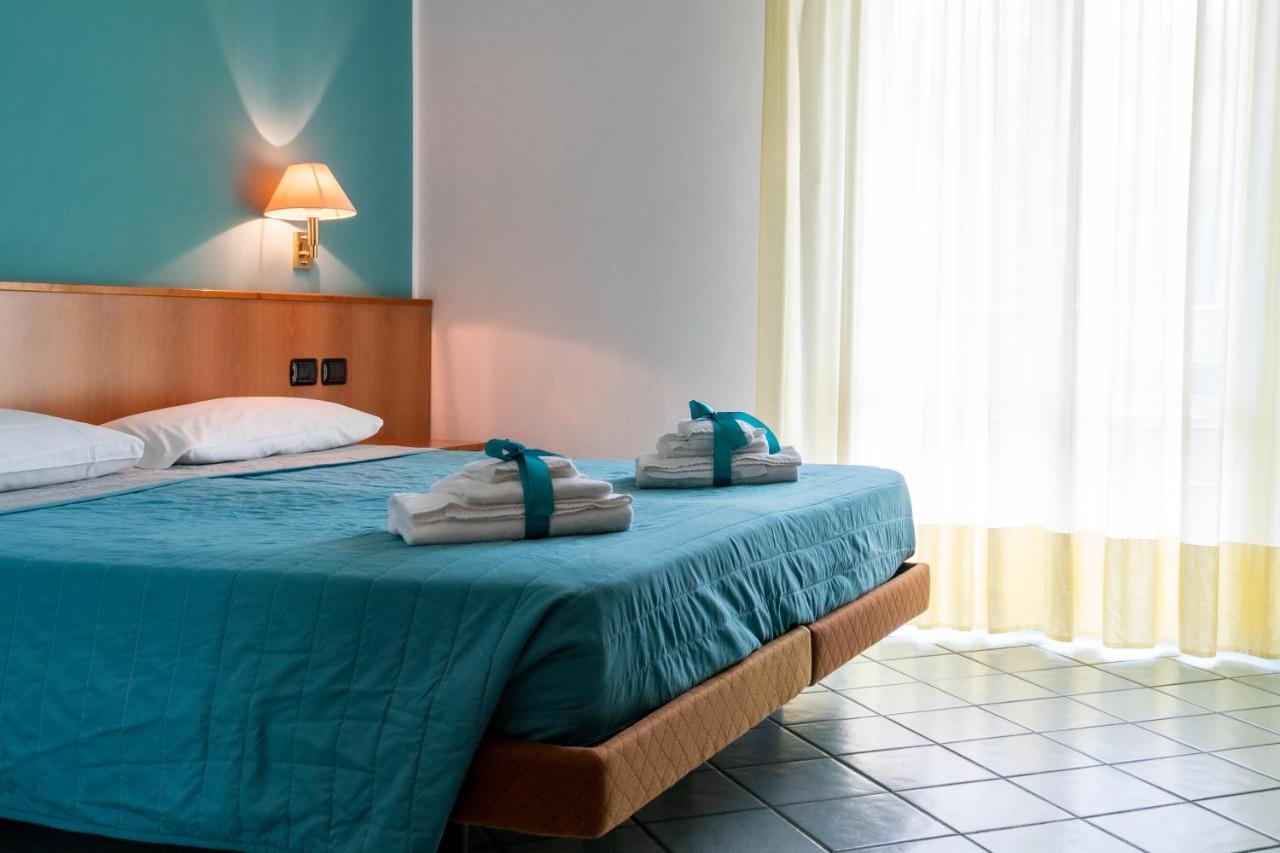 Hotel Alisei Lignano Sabbiadoro Esterno foto