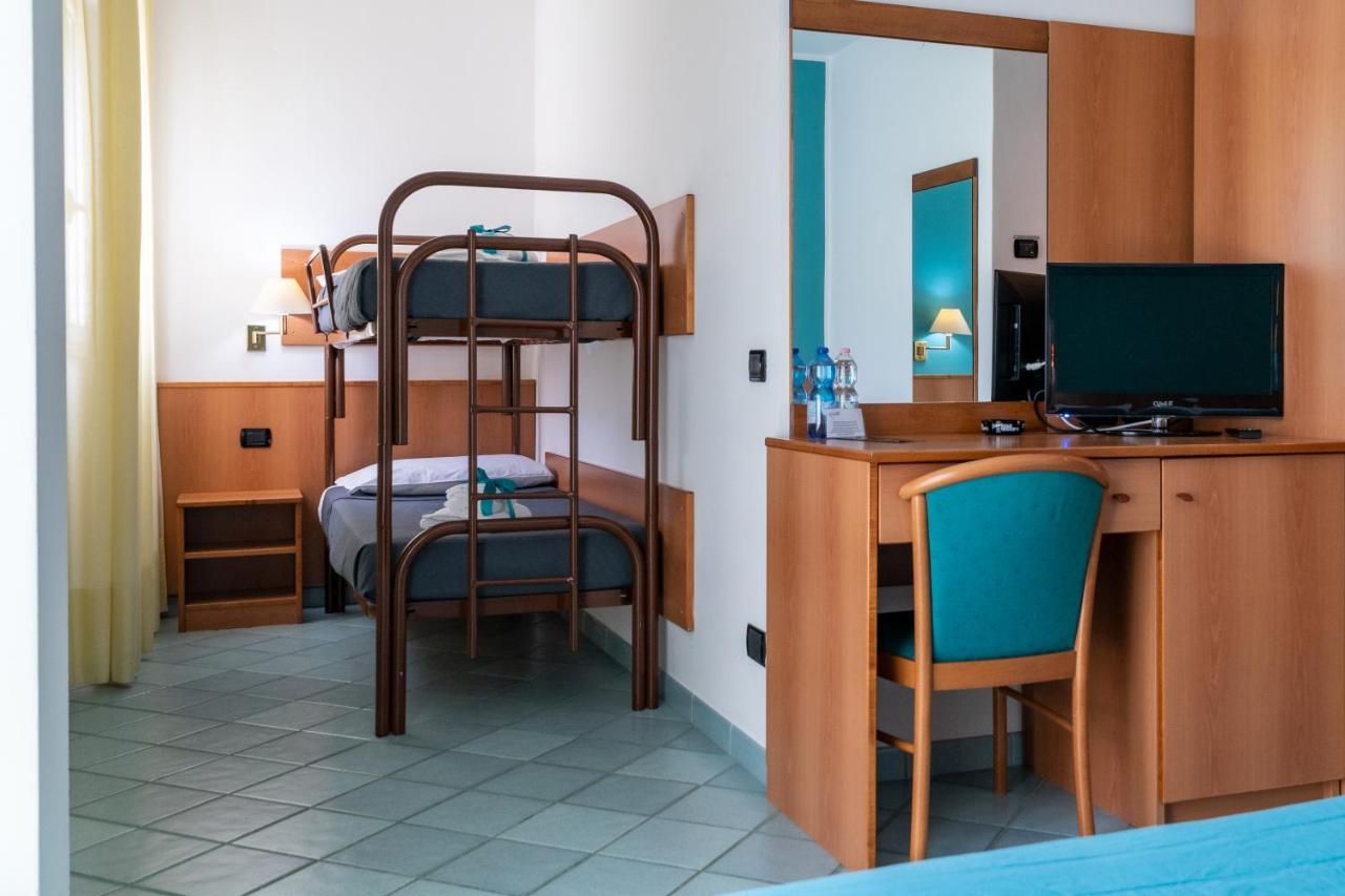 Hotel Alisei Lignano Sabbiadoro Esterno foto