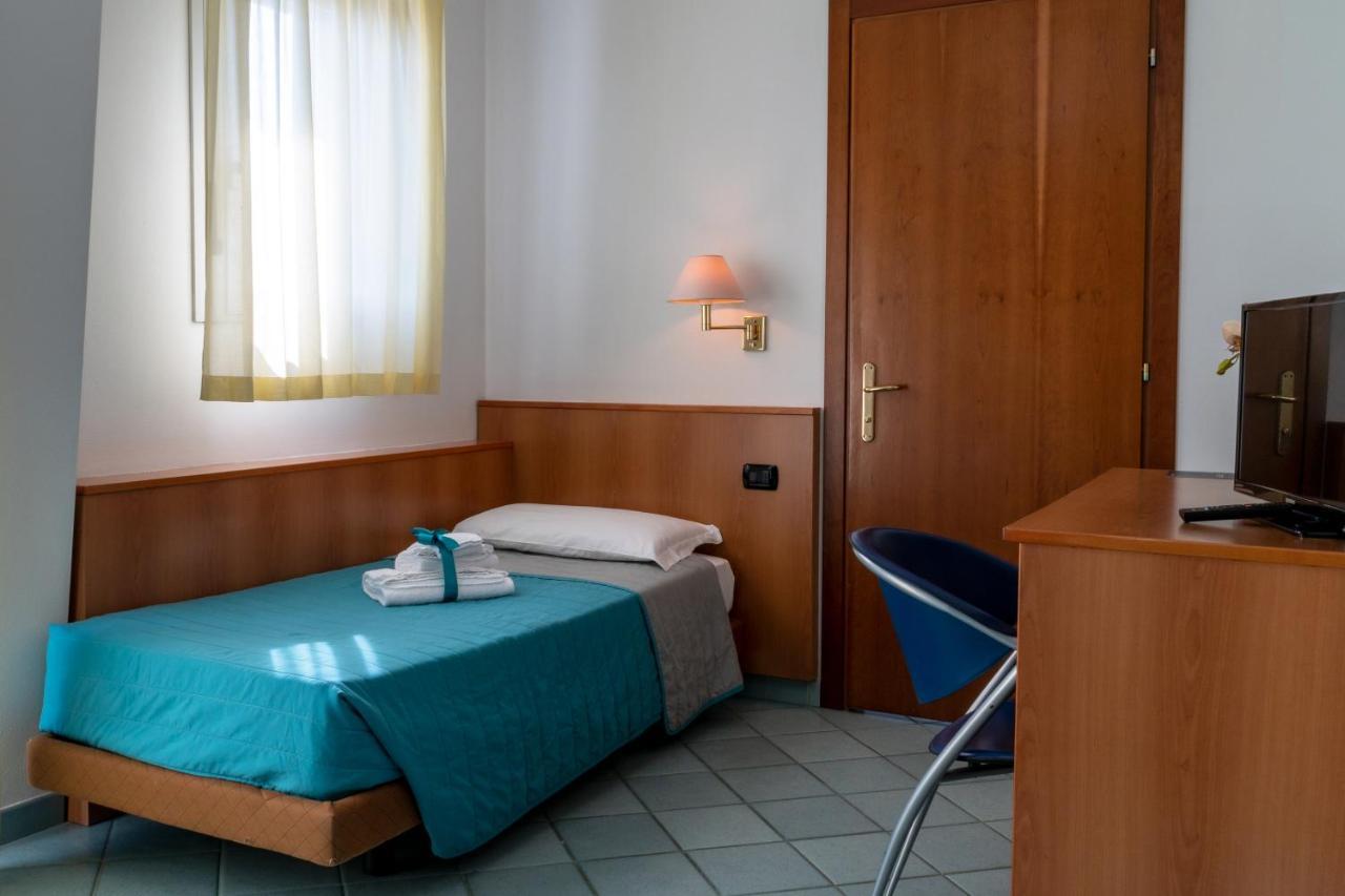 Hotel Alisei Lignano Sabbiadoro Esterno foto