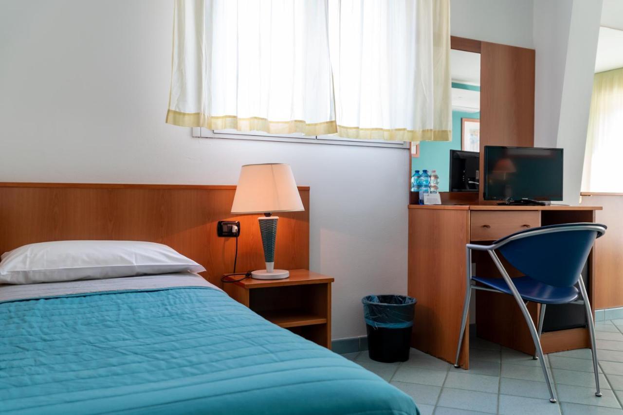 Hotel Alisei Lignano Sabbiadoro Esterno foto