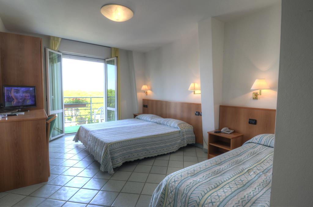 Hotel Alisei Lignano Sabbiadoro Camera foto