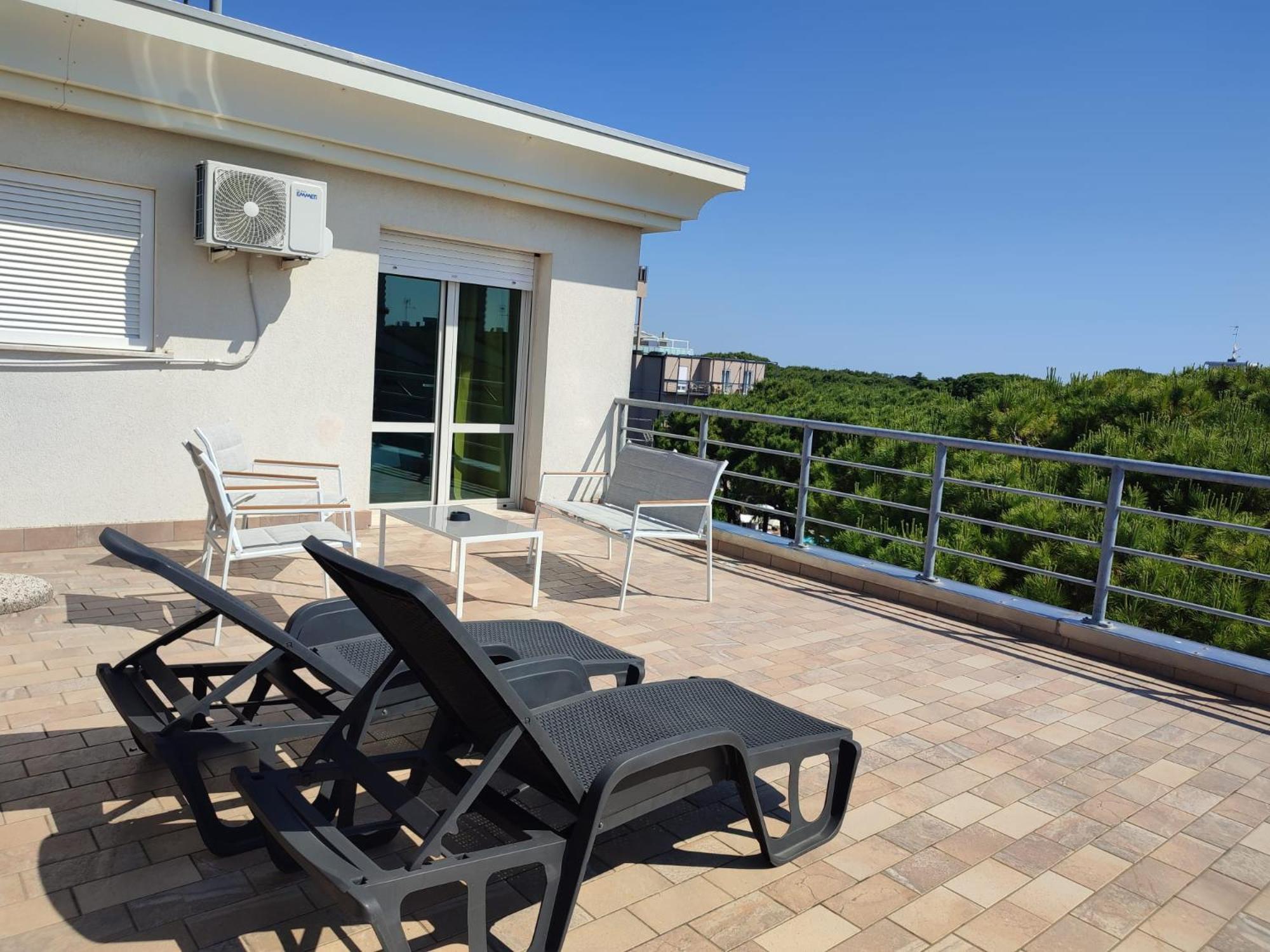 Hotel Alisei Lignano Sabbiadoro Esterno foto