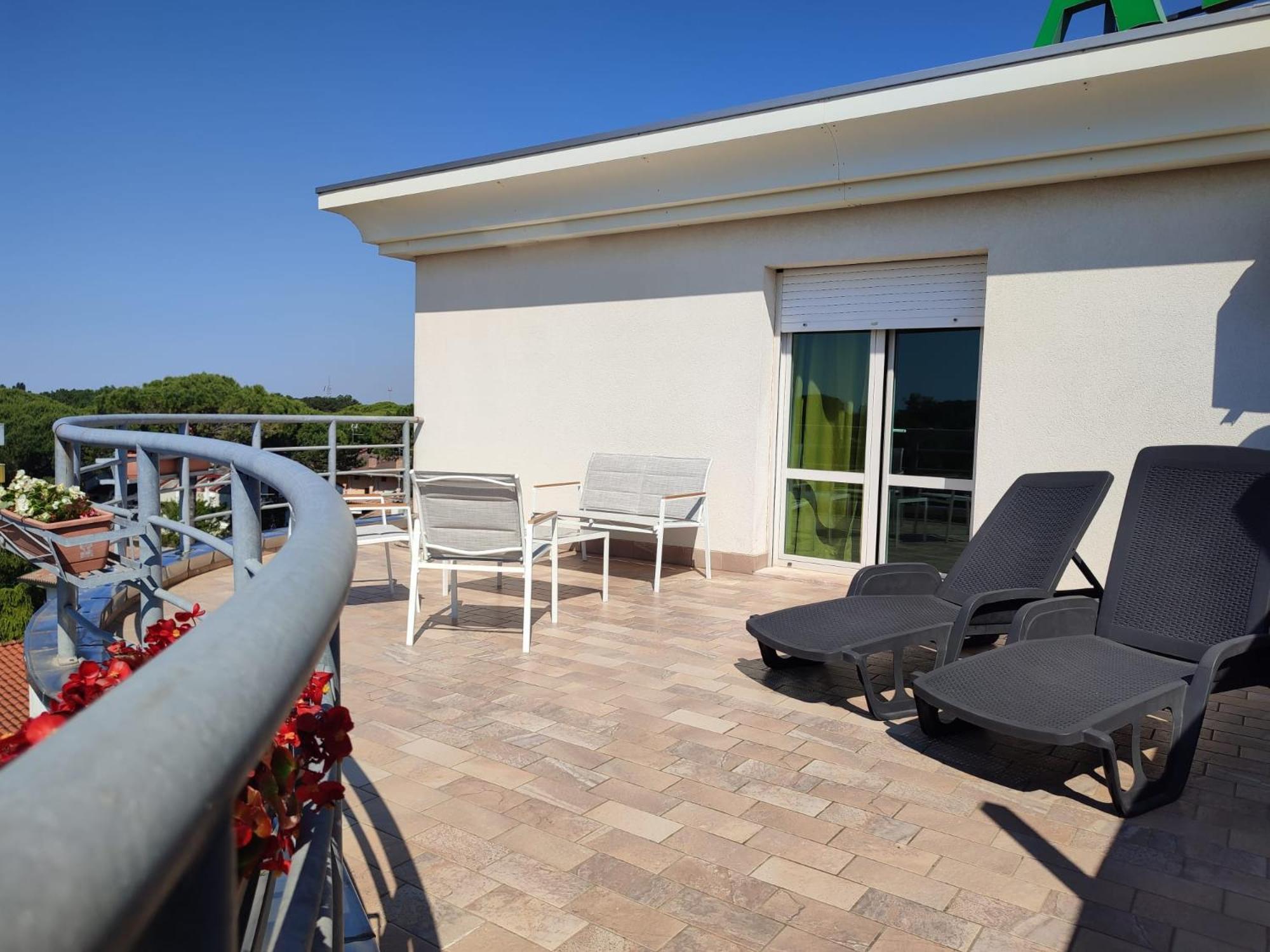 Hotel Alisei Lignano Sabbiadoro Esterno foto