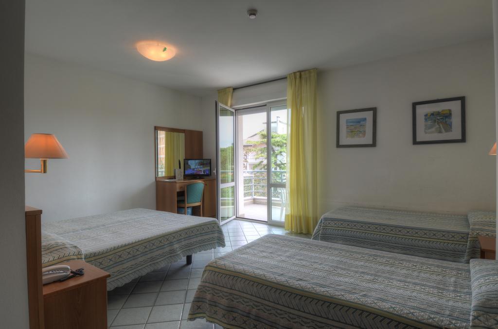 Hotel Alisei Lignano Sabbiadoro Esterno foto