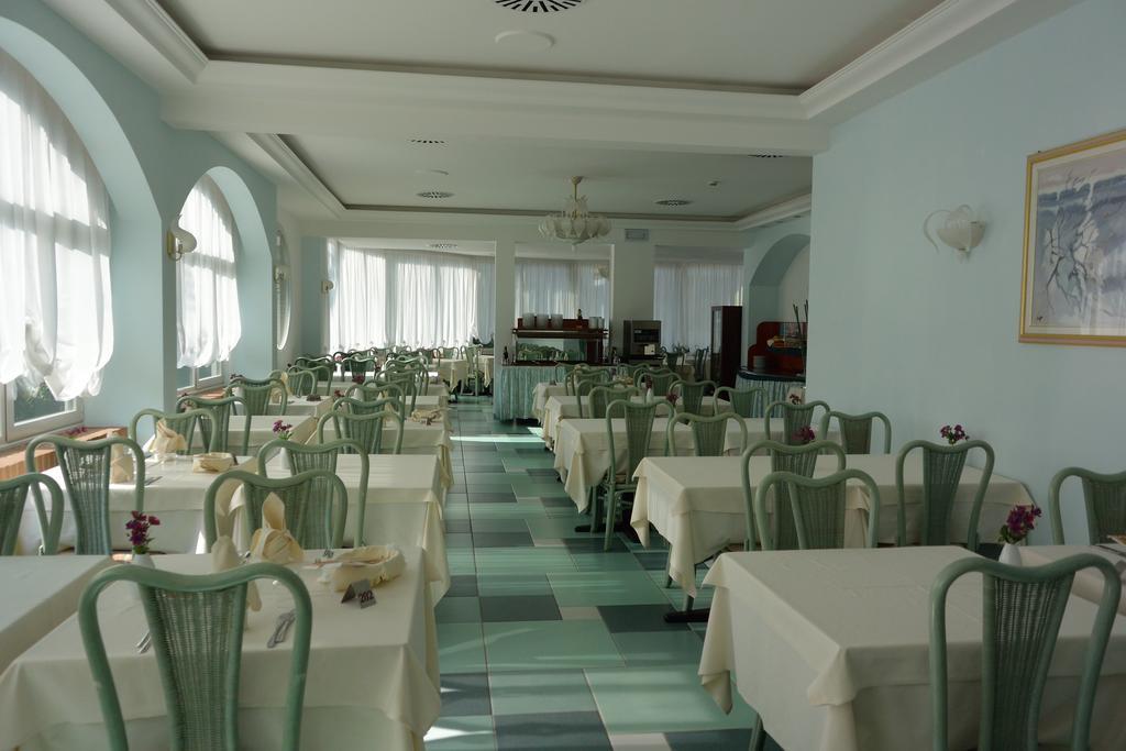 Hotel Alisei Lignano Sabbiadoro Esterno foto