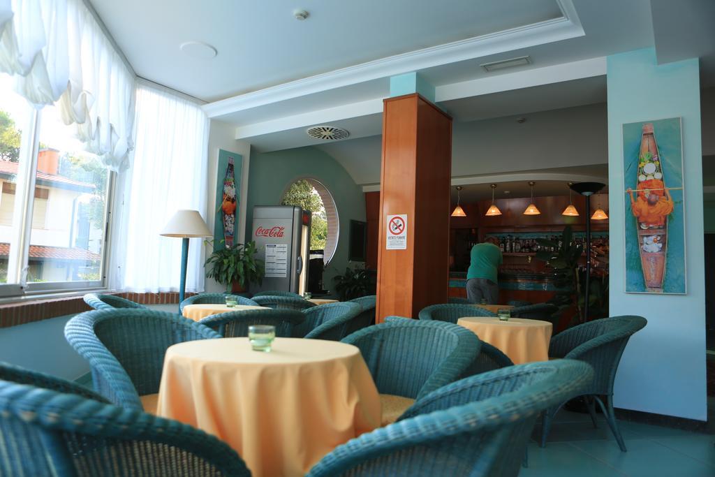 Hotel Alisei Lignano Sabbiadoro Esterno foto