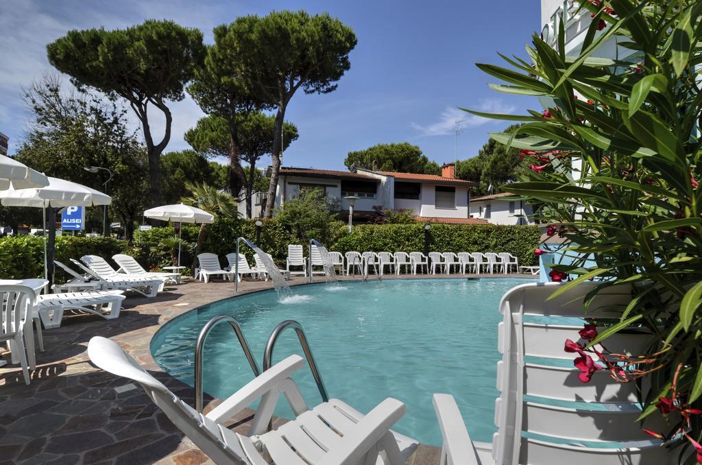Hotel Alisei Lignano Sabbiadoro Esterno foto